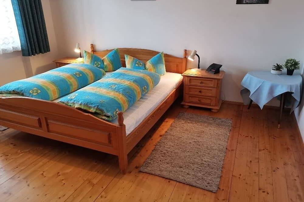 Ganze Wohnung, Ruhige Ferienwohnung (100 qm) mit sonniger Terrasse in Thanstein, Naturpark Oberpfälzer Wald