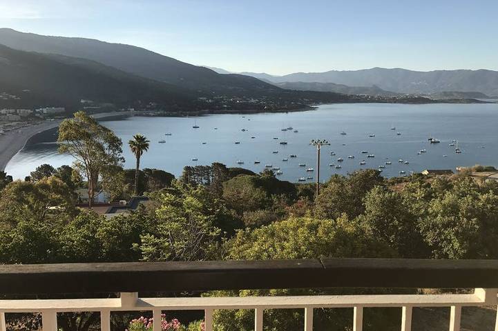 Villa pour 13 personnes, avec Balcon et Terrasse ainsi que Jardin et Piscine dans Sagone