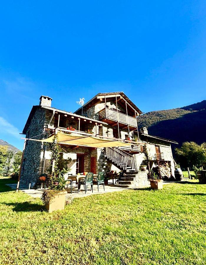 Rustico per 2 persone, con Balcone e Terrazza nonché Giardino e Piscina in Valtellina