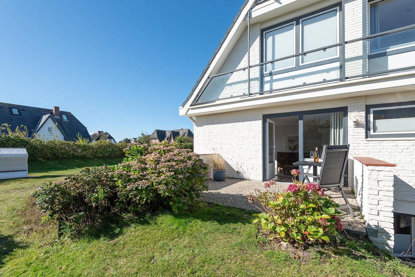 Ganze Wohnung, Hochwertige und strandnahe 2-Zimmer-Ferienwohnung mit ca. 65 m² für 2 Personen in Wenningstedt, Sylt