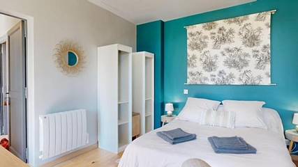 Cottage pour 2 personnes, avec terrasse et jardin ainsi que piscine et vue à Castels