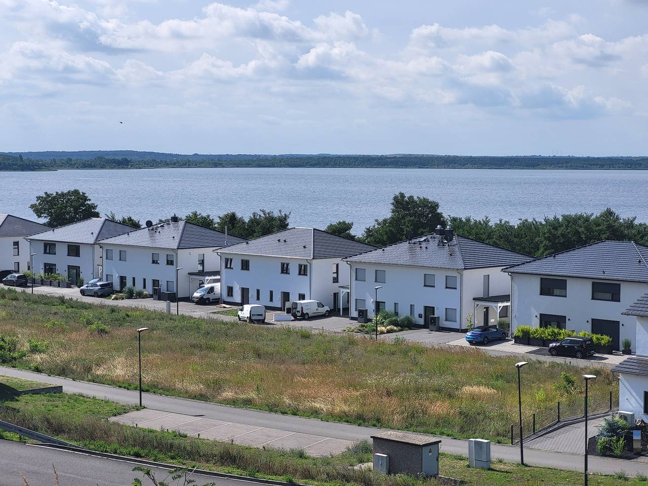 Casa vacanze 'Schlossterrassen 8b' con vista lago, terrazza privata e Wi-Fi in Pouch, Muldestausee