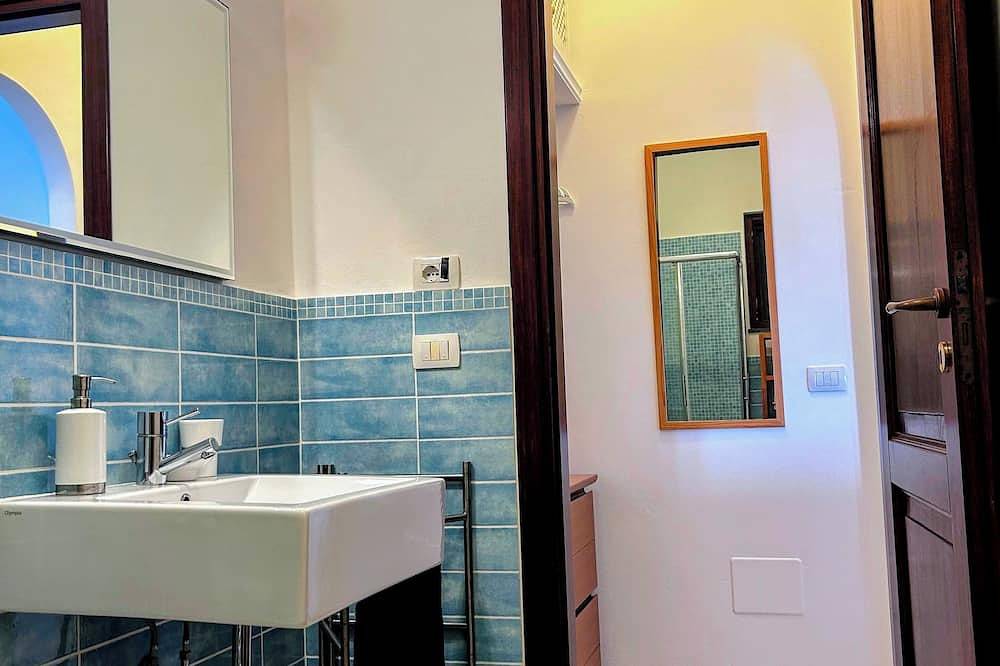 Strongyle-Aeolian-style cottage on the beach with beautiful terrace and W-fi in Lipari