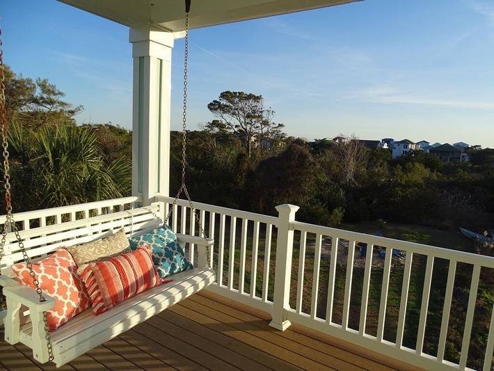 Vacation house for 16 people, with yard and hot tub, with pets in Oak Island (NC)