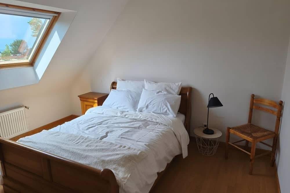 House a 5-minute walk from the ocean in Plougoulm, Ceinture Dorée