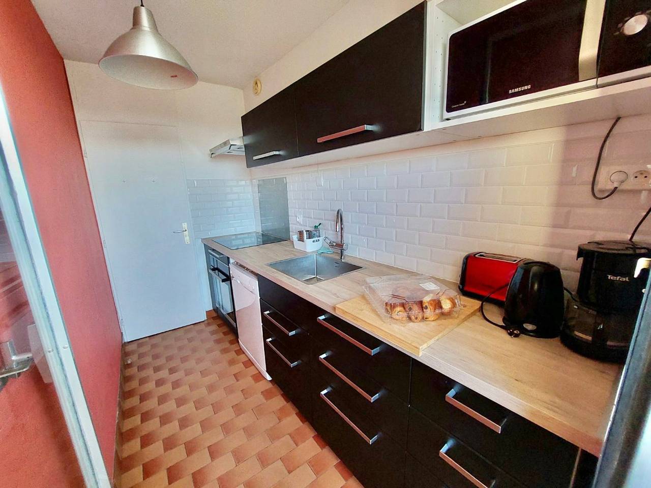 Entire apartment, 2-room apartment with balcony and parking, 250m from the beach in La Grande-Motte, Côte d'Améthyste