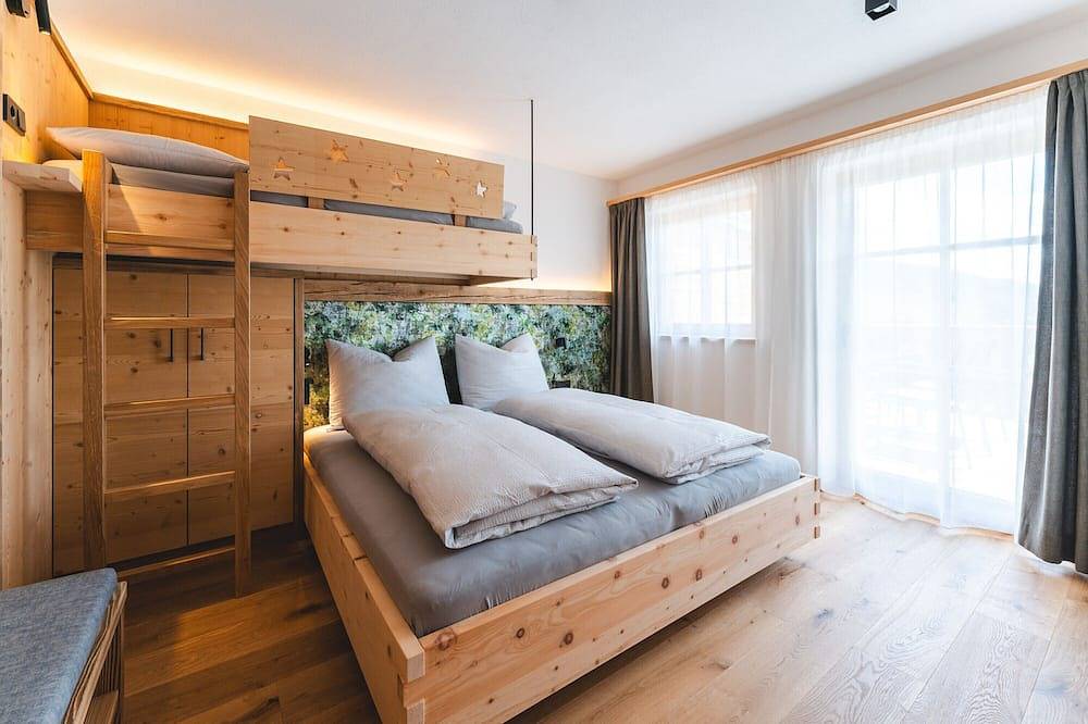 Entire apartment, Apartment 'Wald' with Mountain View, Private Terrace and Wi-Fi in Sexten, South Tyrol