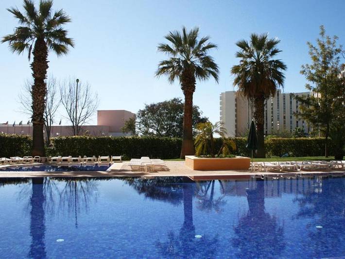 Apartahotel para 3 personas, con Jardín y Piscina en Quarteira