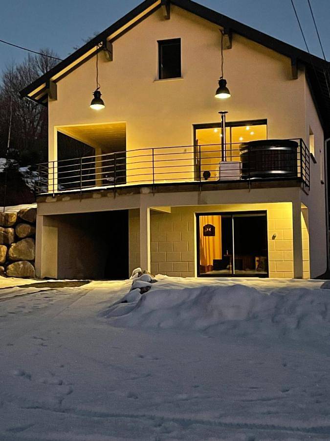 Ferienhaus für 8 Personen, mit Balkon und Whirlpool sowie Terrasse und Garten in Sapois