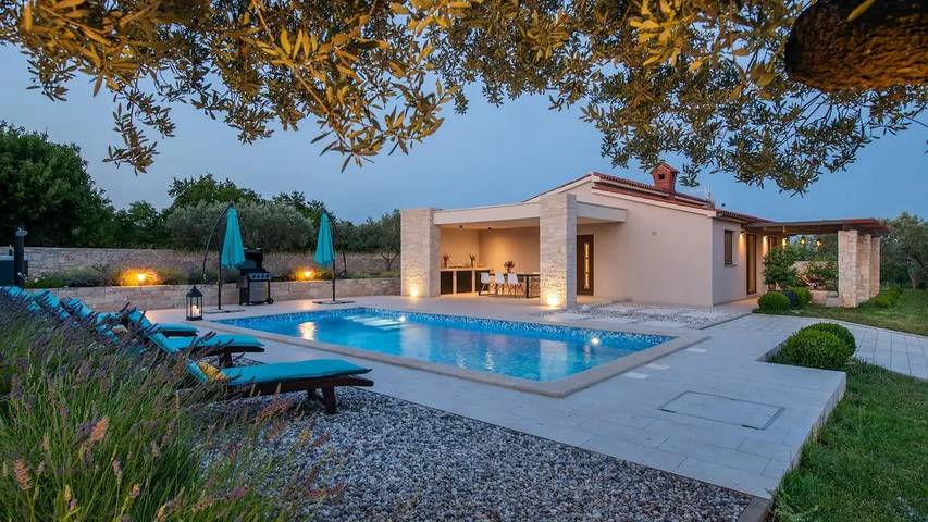 Villa für 6 Personen, mit Pool und Garten - 1
