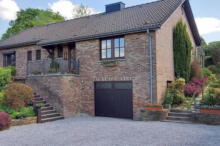 Location de vacances pour 5 personnes, avec balcon et jardin dans Champlon