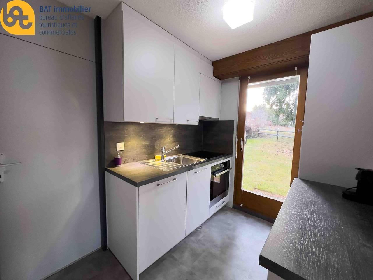 Apartamento entero, Cité Radieuse C Lagettes n°123, bright ground floor flat in Chalais (Suiza), Alpes del Valais