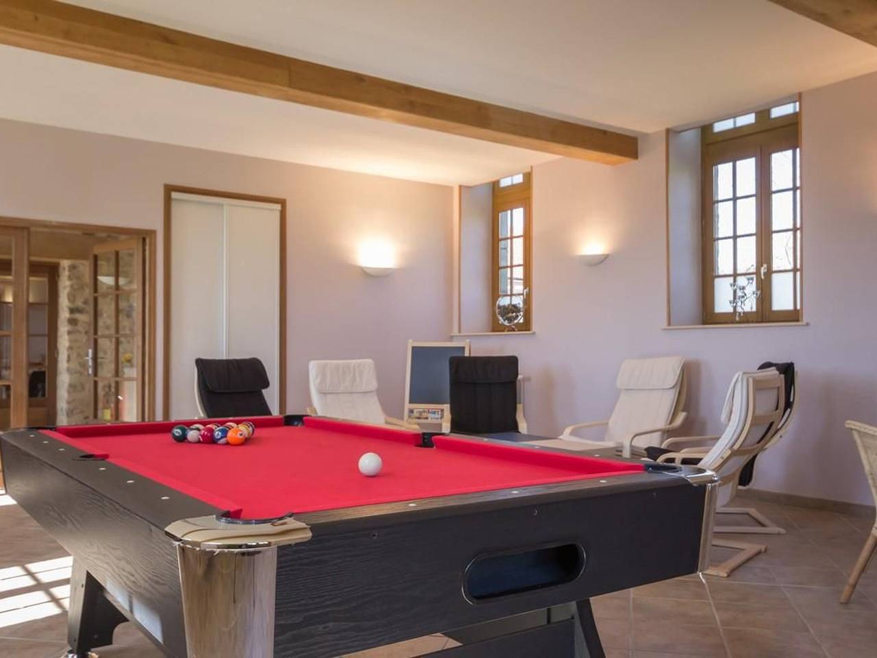 Alte Schule mit Garten und Spielen nahe Morvan-Seen in Ouroux-en-Morvan, Naturpark Morvan