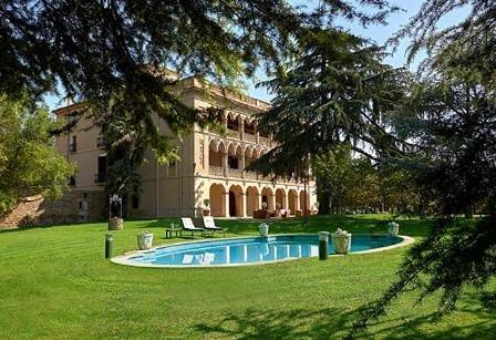 Alojamiento y desayuno para 2 personas, con Balcón y Terraza además de Jardín y Piscina en Osona