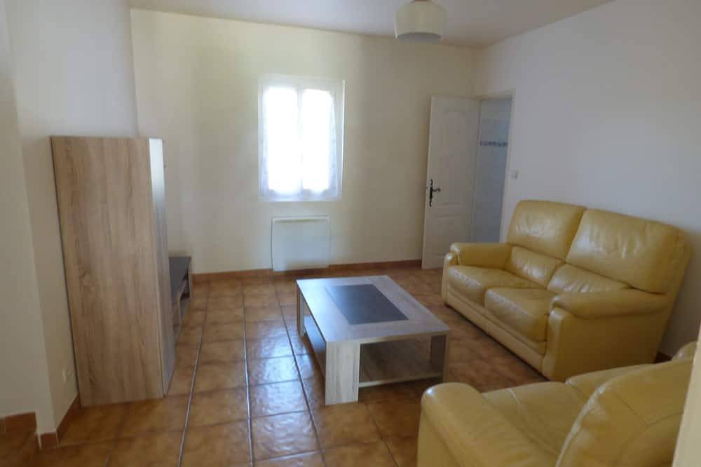 Ground floor of a country house surrounded by vineyards in Les Arcs (Var), Region de Draguignan