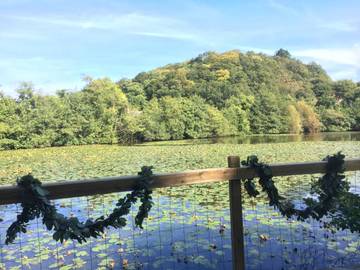 Location de vacances pour 16 personnes, avec jardin ainsi que vue et vue sur le lac dans Abbaye maritime de Beauport