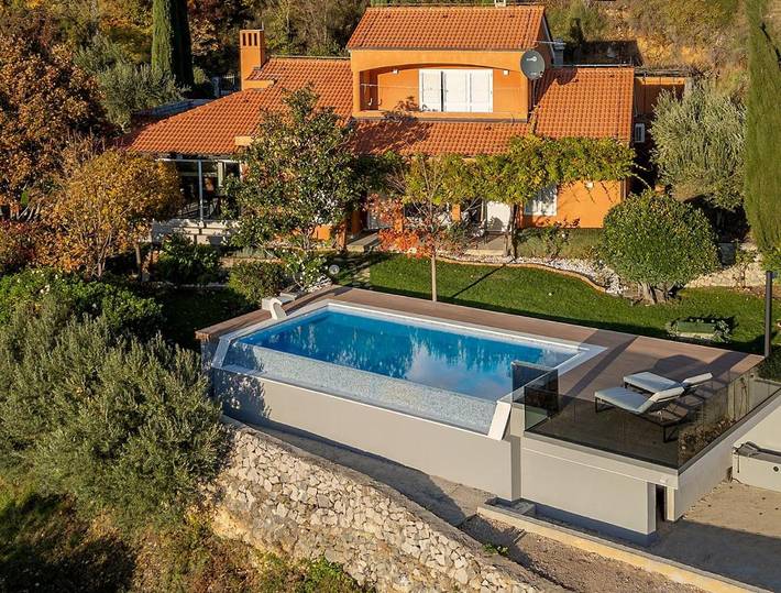 Villa pour 8 personnes, avec piscine et jardin, animaux acceptés à Solin