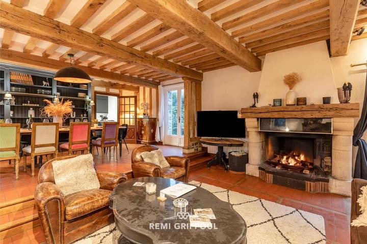 Location de vacances pour 8 personnes, avec piscine et jardin, animaux acceptés à Barneville-la-Bertran