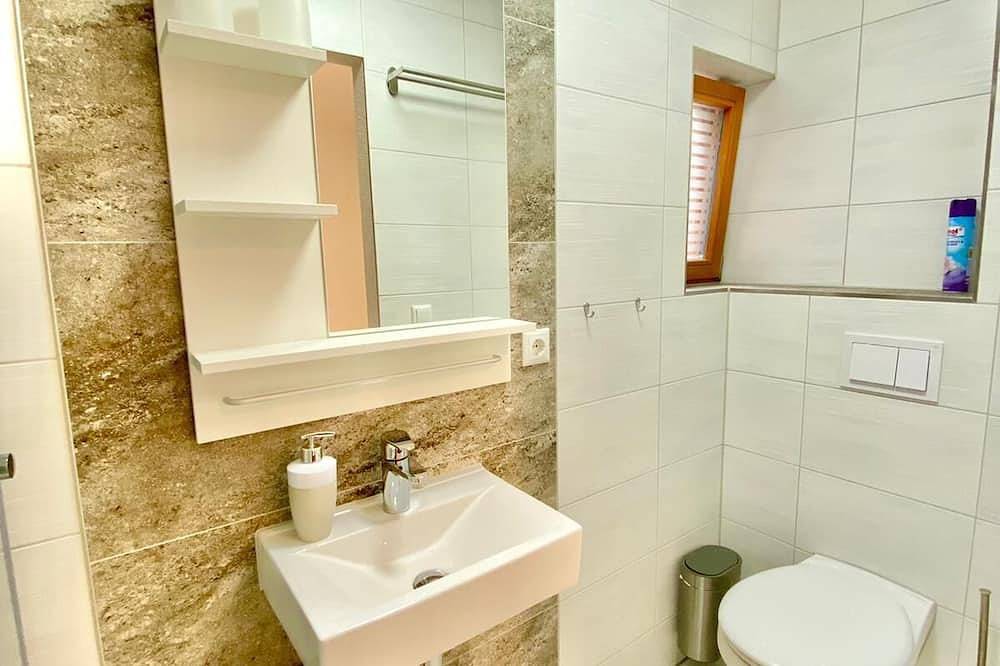 Ganze Wohnung, Modernes Apartment. Wanderungen in den Nationalpark beginnen vor der Haustür.... in Hinterhermsdorf, Sebnitz