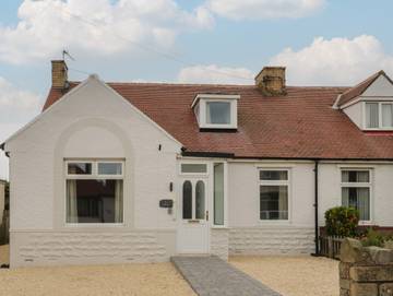 Holiday Rental for 8 People in Seahouses, Northumberland Coast, Photo 1