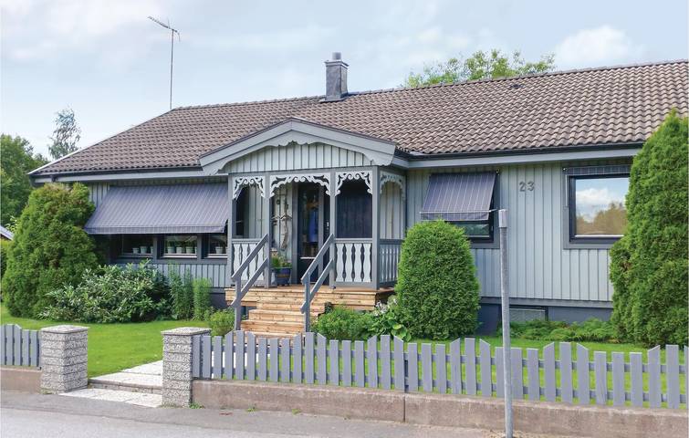 Ferieudlejning for 8 personer, med Terrasse og Have samt Sauna i Vimmerby
