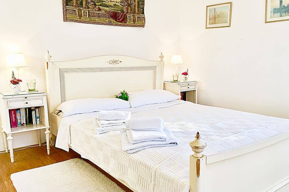 Safe Family Villa. Sea Views, Walled Garden, Pool Jacuzzi, Badminton Tabletennis in Cavtat, Cavtat (Dalmatia)