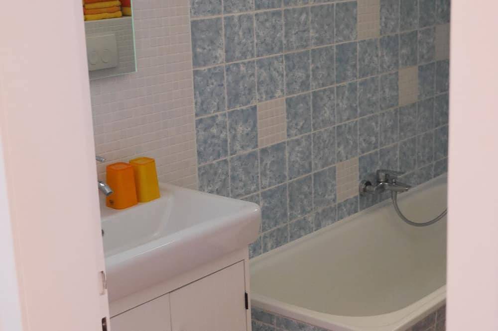 Ganze Wohnung, Geräumige 75 m2 Fewo \"Strandgut\" für max. 2 Erw+2 Kinder mit Gartenterrasse in Hohenfelde, Südliche Ostseeküste