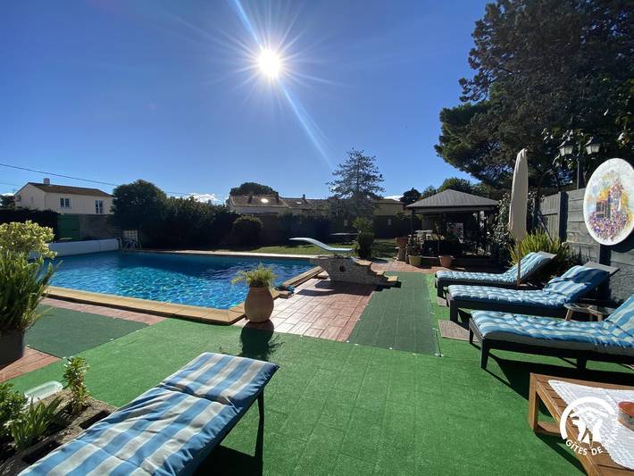 Casa de huéspedes para 10 personas, con piscina además de jardín y terraza, Se admiten mascotas - 1