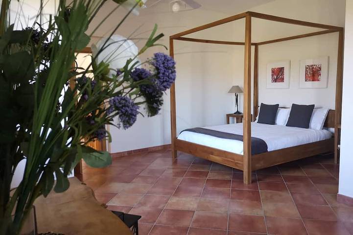 Peaceful Rural Villa, Large Private Pool, Diving Board, Mountain & Village Views in Gualdo, Monti Sibillini National Park