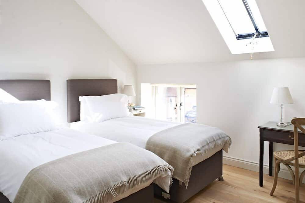 Entire apartment, The Stable at Manor Farm Courtyard Cottages in Berkshire