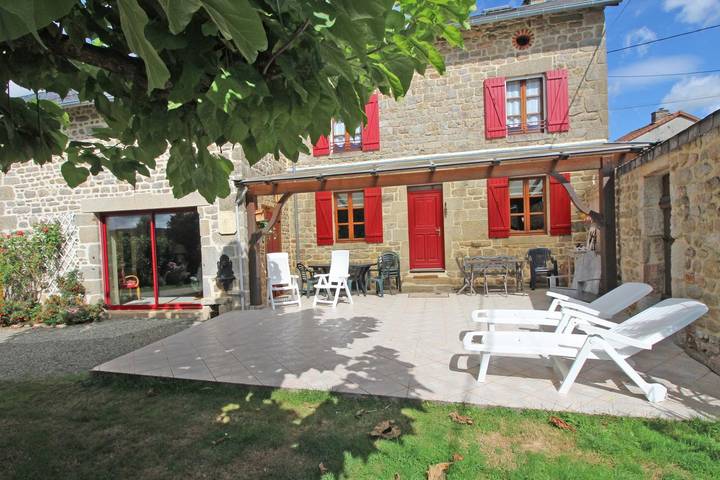 Gîte pour 6 personnes, avec jardin et terrasse, animaux acceptés à Saint-Julien-le-Petit