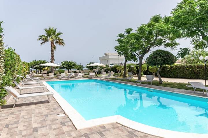 Alojamiento y desayuno para 2 personas, con piscina además de jardín y jacuzzi - 1
