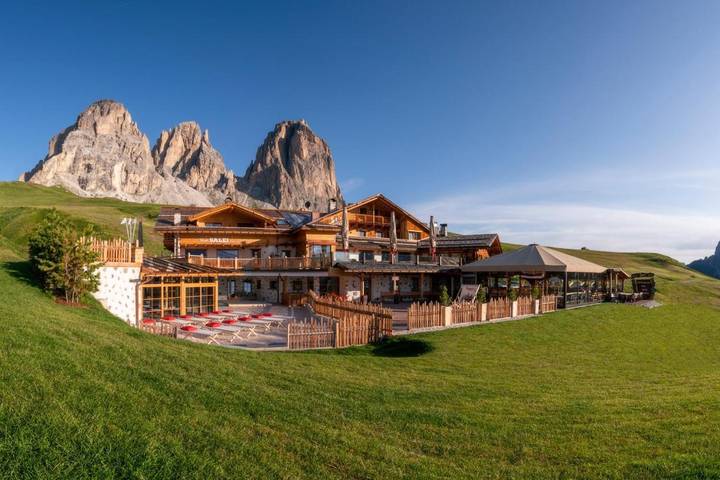 B&b per 2 persone, con Terrazza e Idromassaggio nonché Giardino e Piscina a Canazei