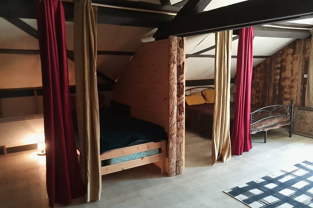 Gite De Groupes 210m2, sleeps 15, pets welcome! in Cransac, Aveyron