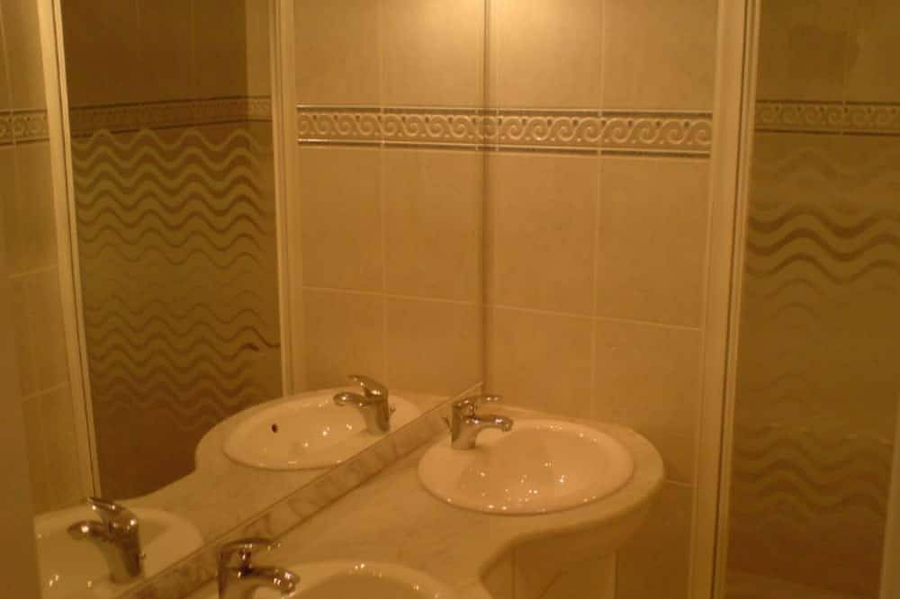 Apartamento entero, Loue Agréable T4 de 120 m2 Avec Piscine Pour 6/8 p in Souillac, Lot