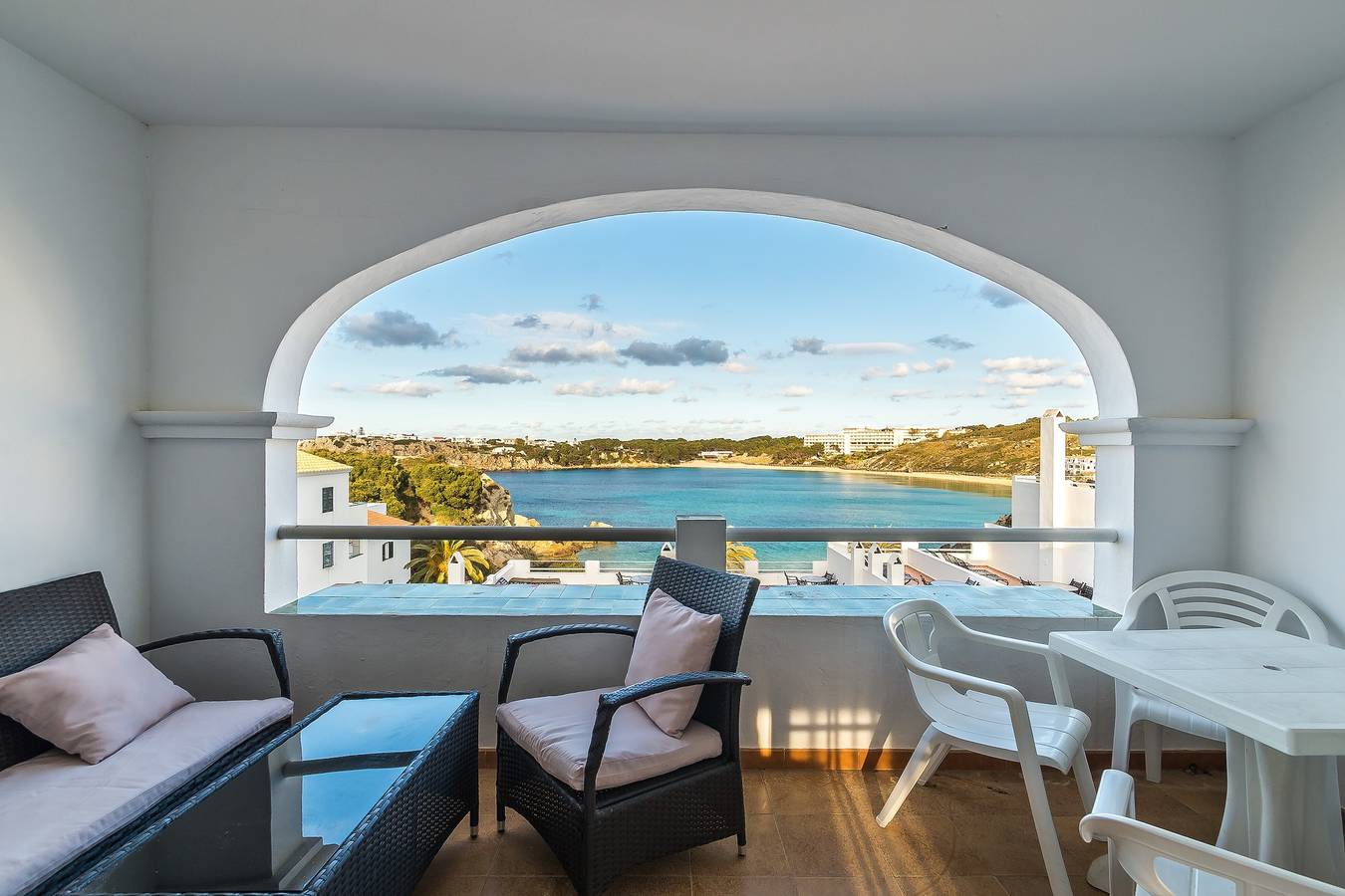 Apartamento entero, Hermoso apartamento con Wi-Fi, piscina, terraza y vista al mar in Arenal d'en Castell, Es Mercadal