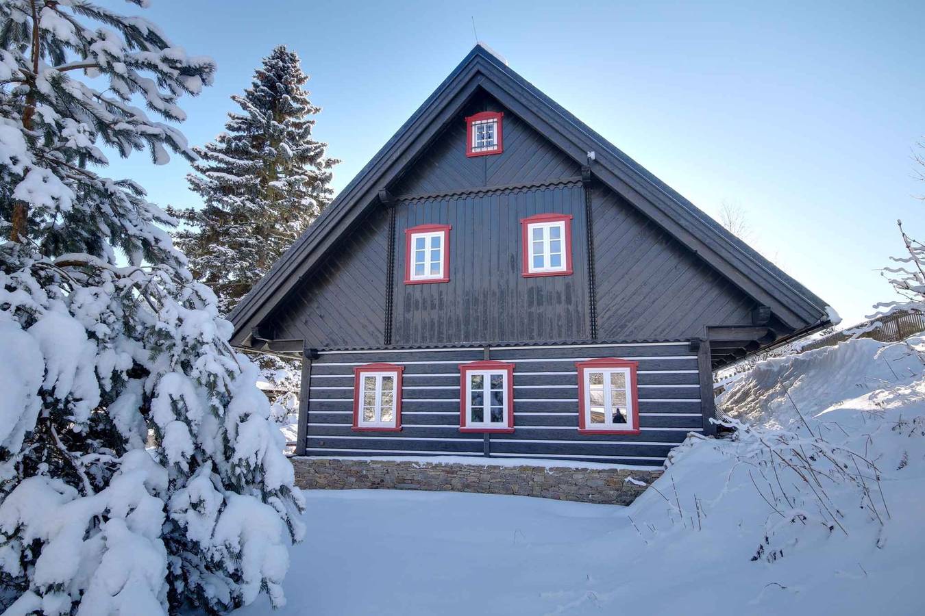 Ferienhaus mit stilvollen Holzmöbeln in Horní Maršov, Region Trautenau