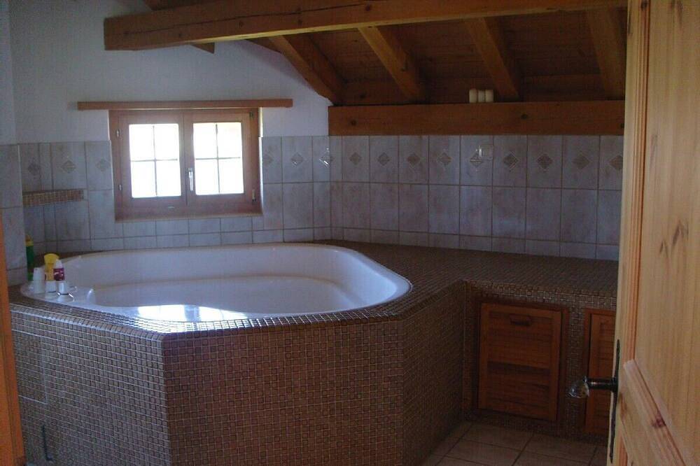 Ruhige Lage, freier Bergblick,1 Ofen,1 Kamin, Whirlpool&Sauna,15min z. Skigebiet in Albula (Graubünden), Plessur Alpen