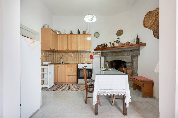 Entire apartment, Apartment 'Eve's House' with Mountain View, Wi-Fi and Air Conditioning in Iraklio-Heraklio region