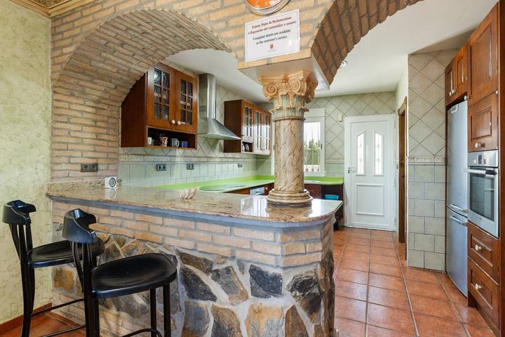 Casa rural para 12 personas, con Balcón y Jacuzzi además de Jardín y Vistas al lago en Provincia de Murcia - 3
