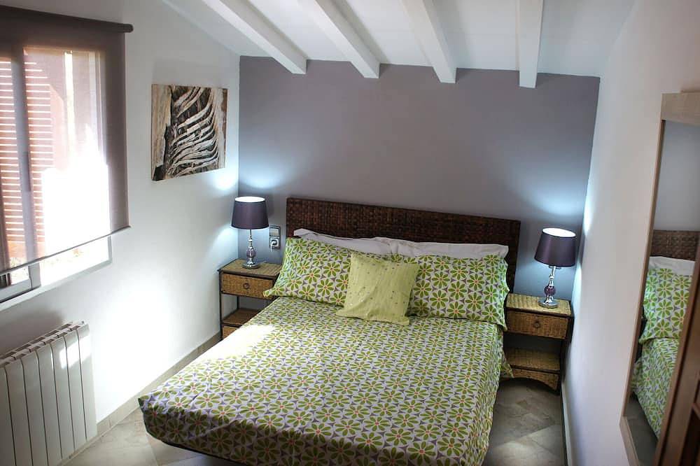 Big Discount June & July- Valencian Villa Beach City. Waterfall Pool and Jacuzzi in La Canyada (Paterna), Paterna