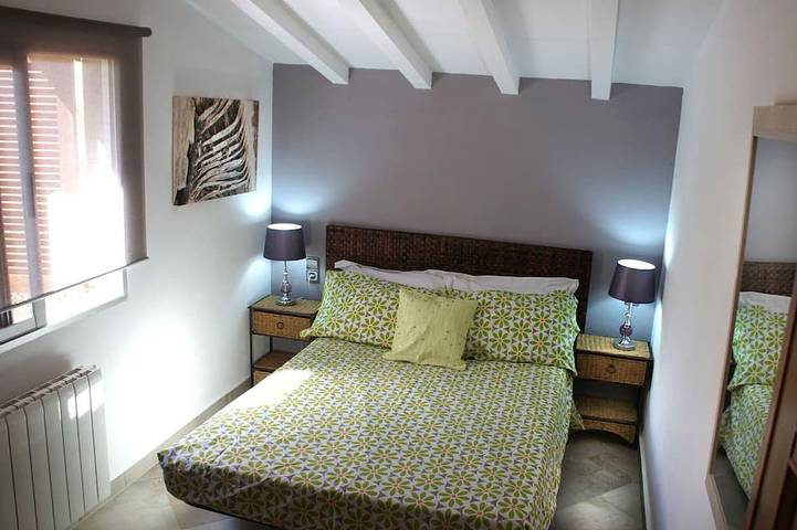 Big Discounts! Valencian Villa Beach City. Waterfall Pool and Jacuzzi in La Canyada (Paterna), Paterna