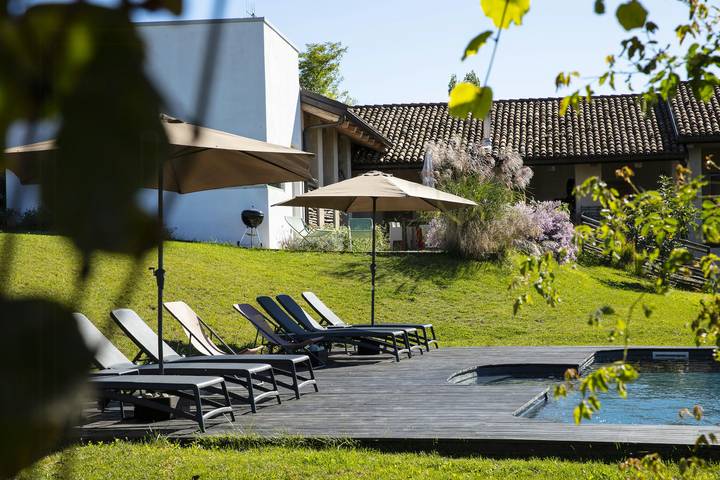 Appartement entier, Maison à 5 minutes du village, au milieu des vignes et des noisetiers in Novello, Langhe