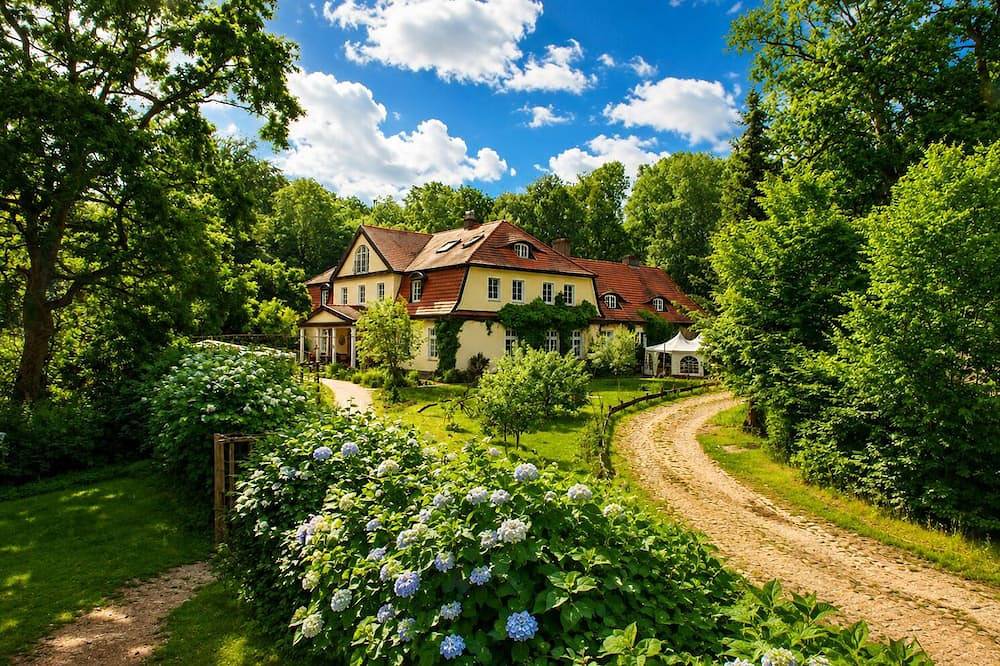 Ganze Wohnung, Romantische Dachgeschoss Ferienwohnung (bis 12 Personen) in Boitzenburger Land, Barnimerland Region