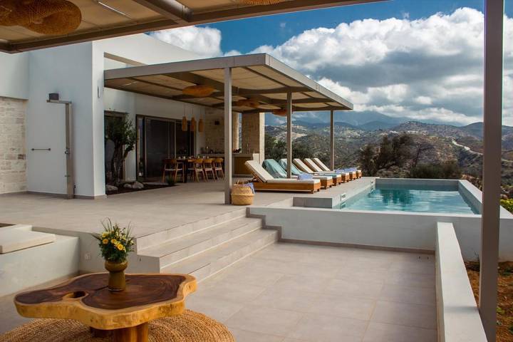 Ferienhaus für 8 Personen, mit Terrasse und Garten sowie Pool und Ausblick in Agia Galini