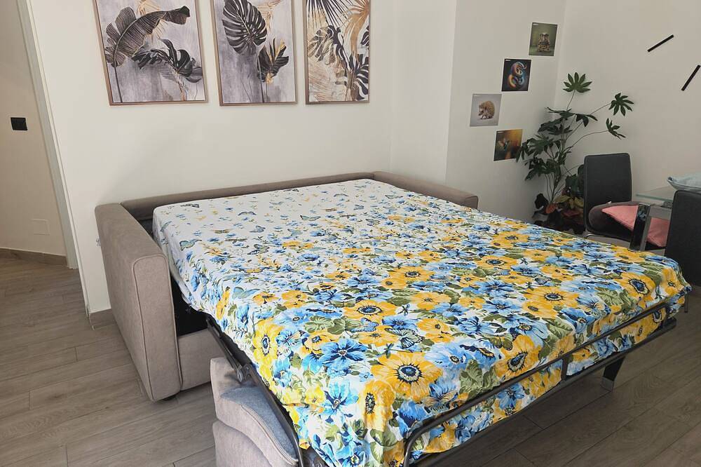 Entire apartment, Central and quiet apartment, 1 min from the Duomo and 3 min from Lake Como. in Como, Lake Como