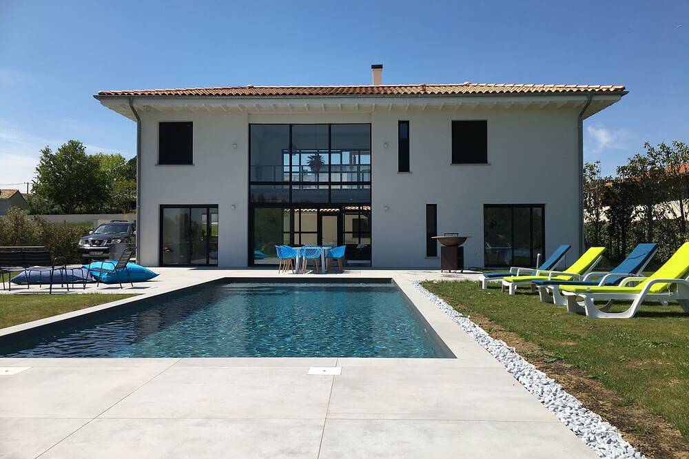 Villa moderne avec piscine, grande terrasse et terrain de pétanque in Rouffiac-Tolosan, Toulouse et ses environs