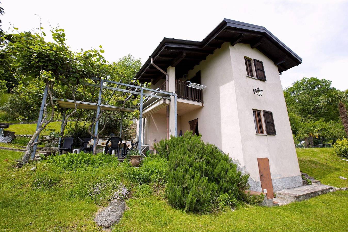 Holiday home for 4 people with pool in Bedero, Brezzo di Bedero
