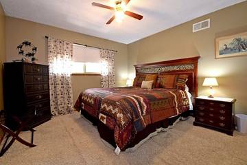 Log Cabin for 16 Guests in Big Bear Lake, San Bernardino County, Picture 1