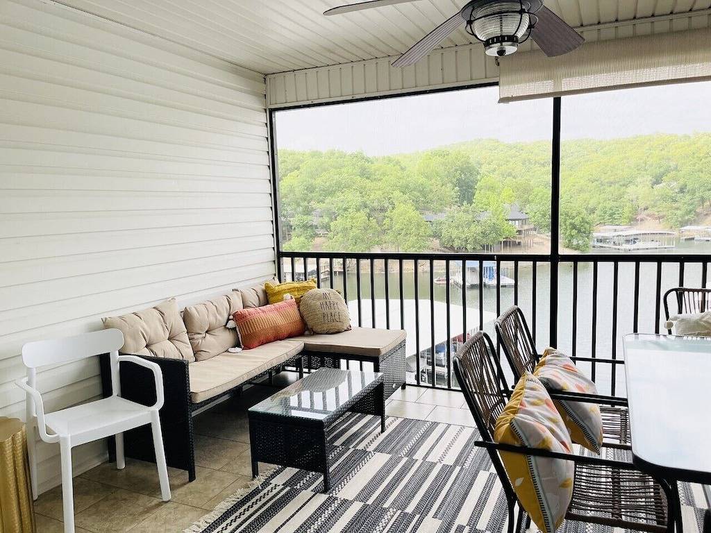 Ganze Wohnung, Lighthouse Retreat | 2Bed, 2 Bath | Quiet Cove | Boat Slip & Pool Access in Lake Ozark, Lake of the Ozarks